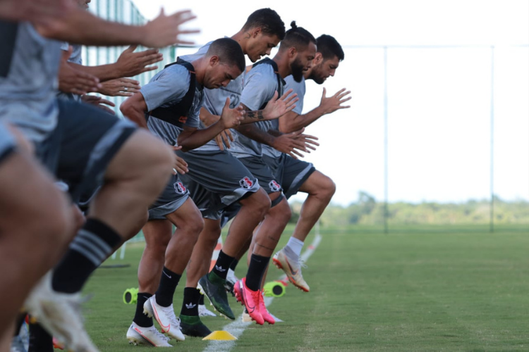 Visando voltar a vencer aps 4 jogos, Santa Cruz recebe Vila Nova para se manter no G2 