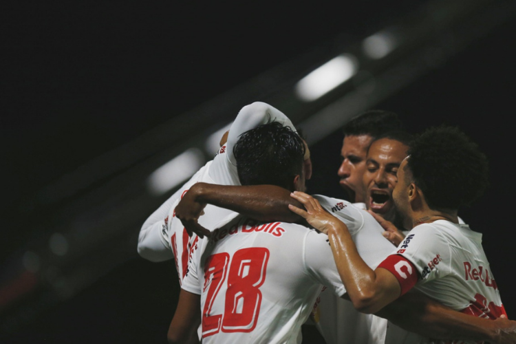 Brasileiro: Bragantino tem noite perfeita e goleia lder So Paulo