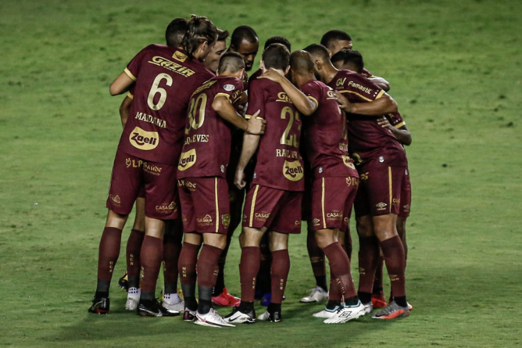 Em casa, Sport enfrenta o Flamengo com o desafio de se afastar da zona de rebaixamento