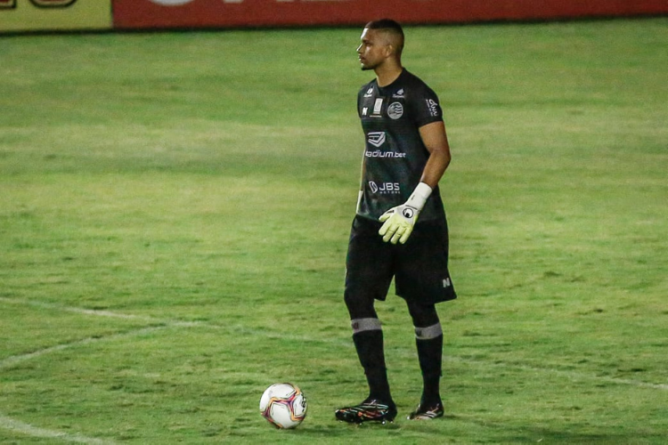 Diretoria do Nutico aponta entrave na renovao com Anderson por prtica do Athletico