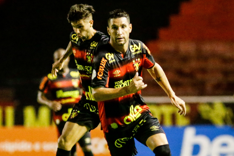 Aps boatos, Thiago Neves desmente negociao com o Amrica-MG e reafirma foco no Sport