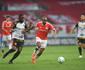 Com um jogador a mais, Sport surpreende Internacional e conquista importante vitria