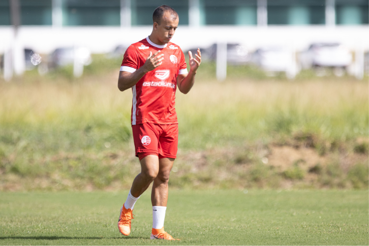 Vincius comemora retorno de Matheus Carvalho e fala em concorrncia 'boa para o Nutico'