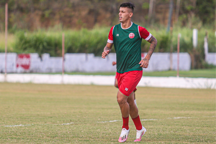 Regularizados, Marciel e Giovanny podem estrear pelo Nutico diante do Central