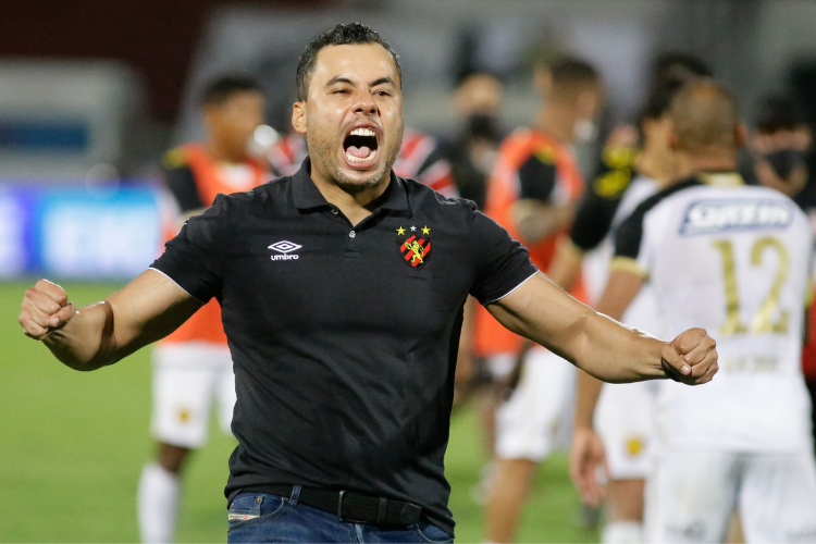 Jair Ventura destaca 'supremacia total' no segundo tempo e celebra sua primeira vitria com o Sport em clssico