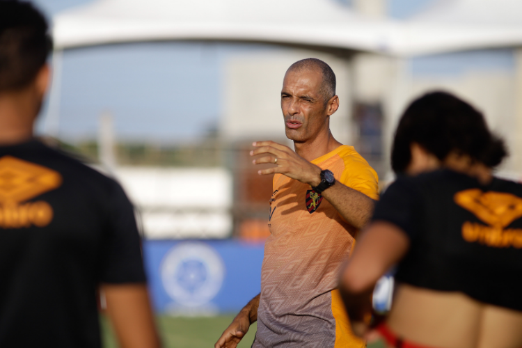 Com tcnico interino, Sport visita Afogados da Ingazeira para manter boa campanha no PE