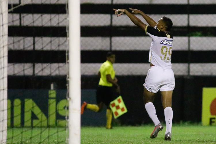 Com Trllez suspenso, Mikael deve voltar ao time titular do Sport contra o Retr