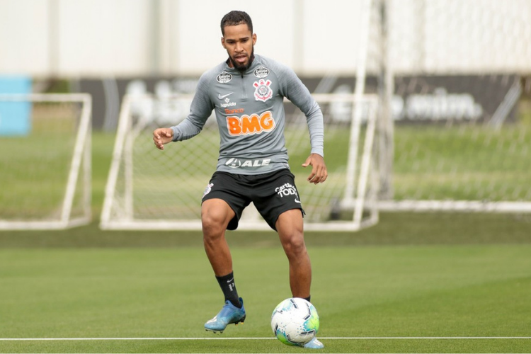 Depois de acordo com o Corinthians, empresrio aponta 'poucos detalhes' para atacante Everaldo acertar chegada ao Sport