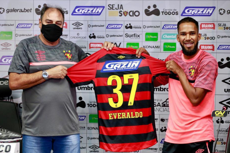 Sonho realizado, camisa 37 e felicidade do pai: atacante Everaldo é  apresentado no Sport - Esportes DP