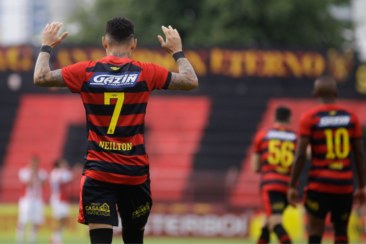 Confiante aps vitria em clssico, Neilton prega foco do Sport em disputa de semifinal