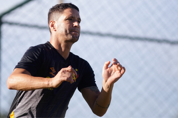 Com Thiago Neves em campo, elenco do Sport inicia preparao para a final do Estadual 