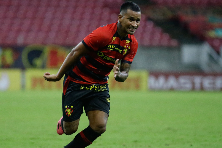 Recuperado de cirurgia, atacante Marquinhos fala de retorno e concorrncia no Sport