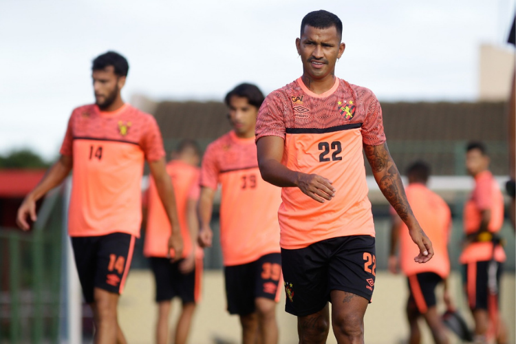 Aps completar 50 jogos pelo Sport, atacante Marquinhos deseja multiplicar patamar alcanado: 'bater 100 ou 200'