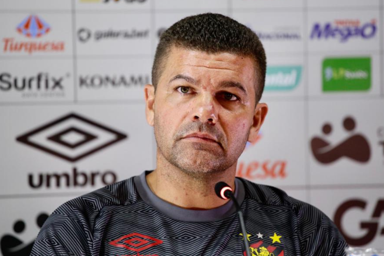 Intensidade e inteligncia emocional: Louzer aponta o caminho do Sport para buscar o ttulo