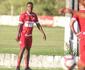 Atacante Iago Dias  regularizado e fica  disposio para estrear pelo Nutico