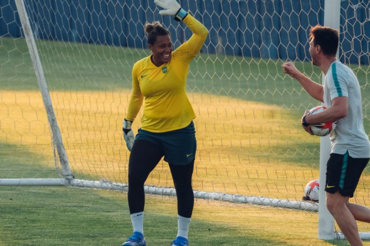 Brasil enfrenta China na abertura do futebol feminino em Tquio; goleira Brbara e meia Duda representam PE