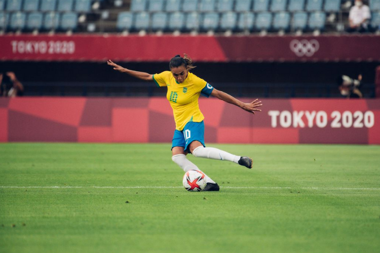 Atuao de Marta ganha reverncia de Pel: 