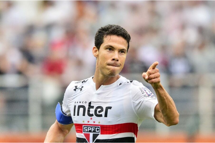 Hernanes chega ao Recife e Sport aguarda deciso at esta tera-feira