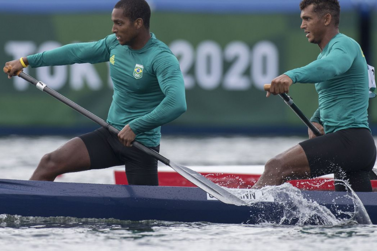 Brasileiros Isaquias Queiroz e Jacky Godmann garantem vaga na final da canoagem