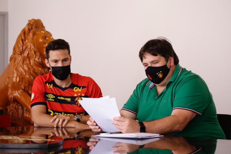 Ambientado, Hernanes revela 'frio na barriga' em chegada ao Sport