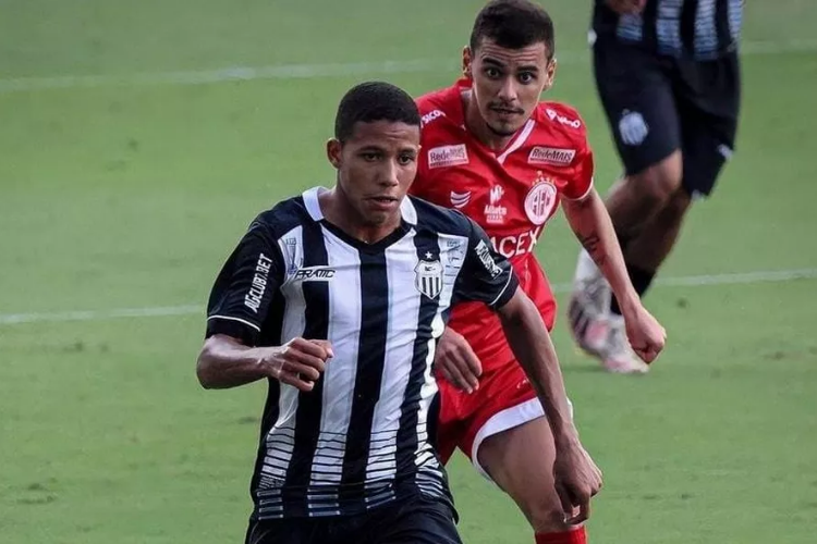 Em situaes distintas, Central e Retr entram em campo neste domingo pela Srie D