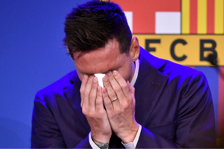 Messi chora na despedida e admite que assinar com PSG ' uma possibilidade'