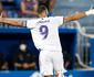 Benzema marca dois, e Real Madrid estreia com vitria no Espanhol