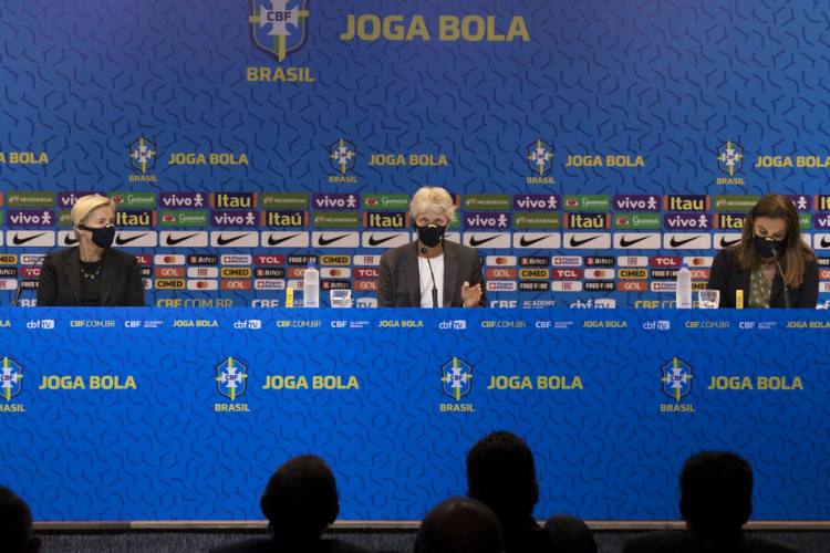 Pia Sundhage convoca seleo brasileira feminina para amistosos contra Argentina