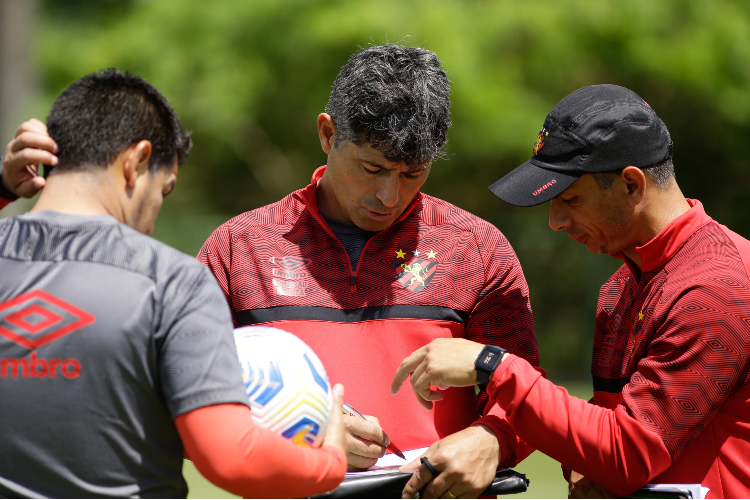 Após uma semana de treino e aguardando regularização, Gustavo Florentín faz  análise do elenco do Sport - Esportes DP