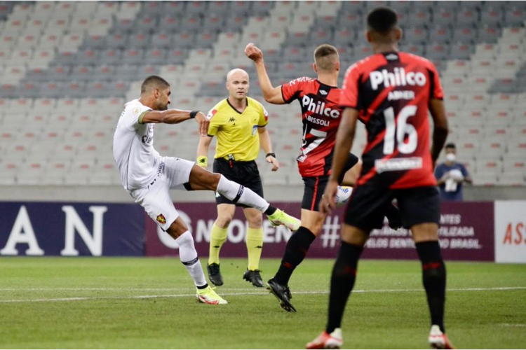 Em estreia de Florentn, Sport supera desvantagem numrica e arranca empate contra o Athletico 