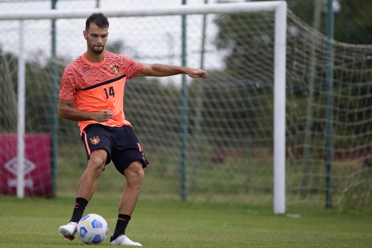 Everaldo e Rafael Thyere voltam a treinar com elenco do Sport, enquanto Gustavo e Zé Welison vão realizar exame de imagem - Esportes DP