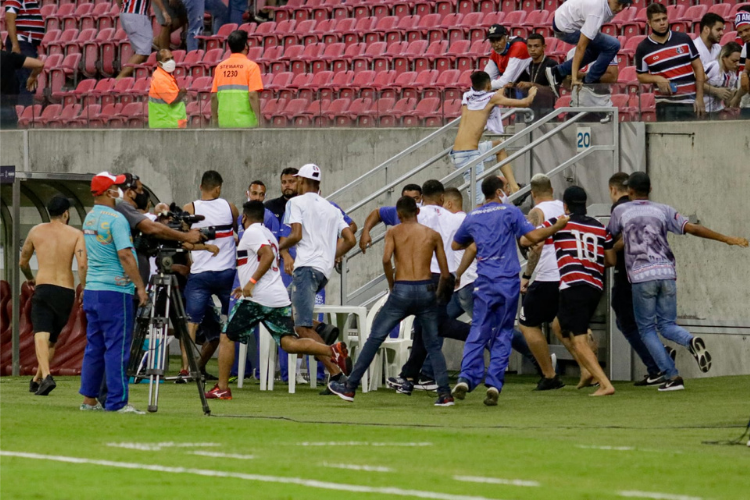 Governo de PE se posiciona sobre atuao das foras de segurana no ps-jogo entre Santa Cruz e Floresta