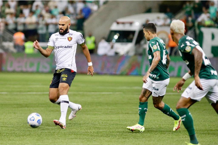 Sport sai na frente, mas no resiste a presso e  derrotado pelo Palmeiras