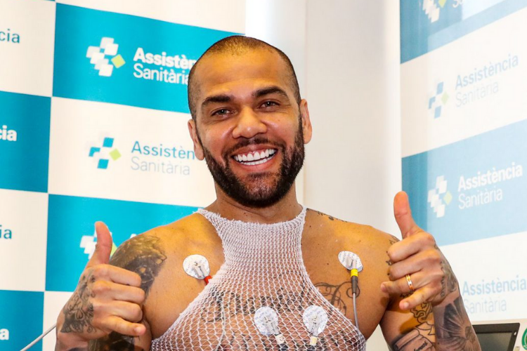 Dani Alves promete tentar resgatar campanha do Bara na Liga Espanhola