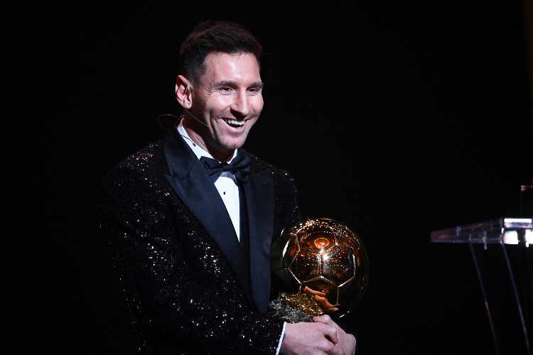 Messi conquista Bola de Ouro da France Football pela oitava vez