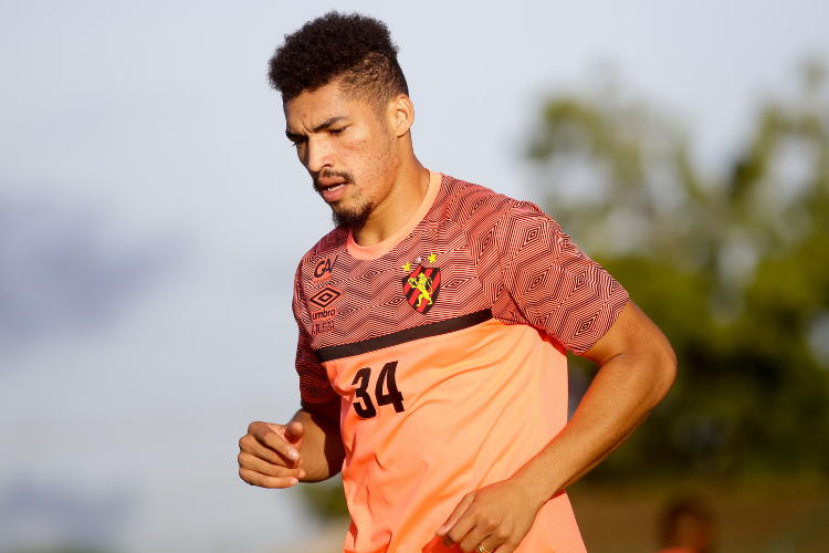 'No acredito que fique', diz empresrio de Adryelson sobre possvel retorno ao Sport aps final do contrato com clube rabe