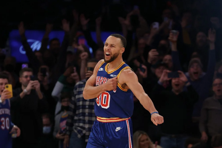 Stephen Curry se torna recordista de cestas de 3 na NBA