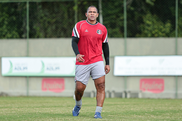 Preparao fsica do Santa Cruz tem realizado trabalho especfico com o atacante Walter