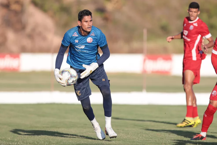 Santa Cruz se acerta com Nutico e fecha contratao do goleiro Jefferson para 2022