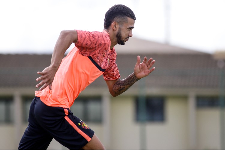Gustavo revela objetivo de seguir crescendo com a camisa do Sport e projeta  estreia com o pé direito na temporada - Esportes DP