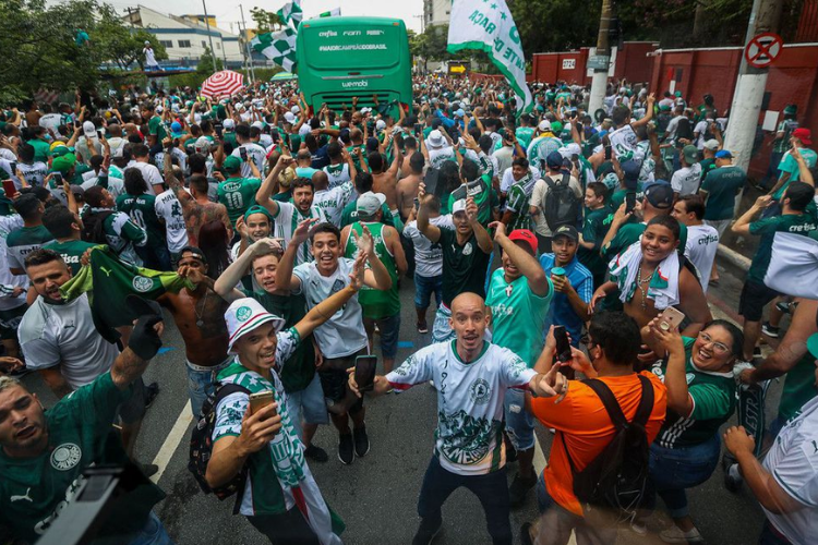 Palmeirenses encaram trmites da covid-19 para ver time no Mundial