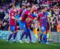 Com direito a gol e expulso de Dani Alves, Barcelona vence o Atltico de Madrid pelo Espanhol