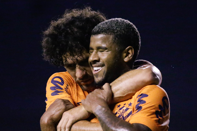 <i>(Foto: Diante do Sousa, o Leo comea sequncia dentro de casa)</i>