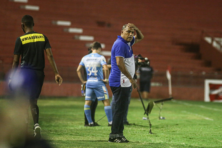Auxiliar do Nutico explica alteraes em empate contra o Fortaleza e exalta Hereda