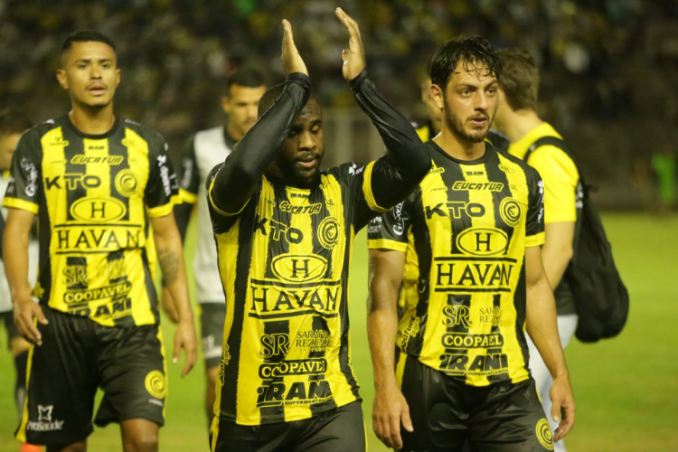 Cascavel elimina a Ponte Preta e aguarda duelo do Nutico pela Copa do Brasil