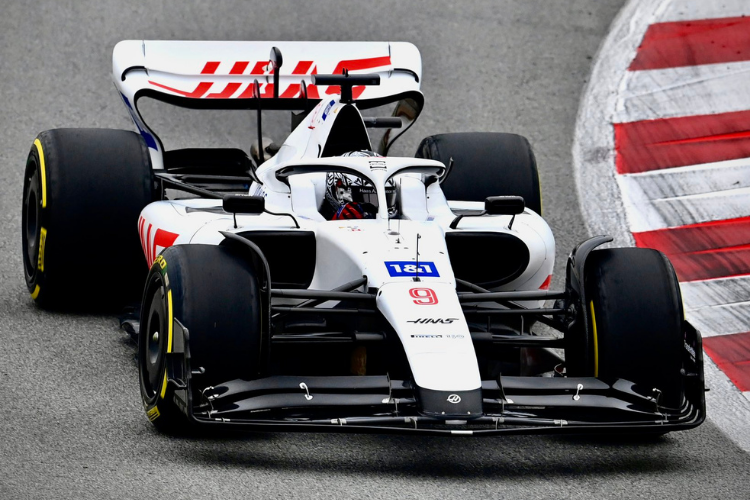 FIA impede Mazepin de correr com bandeira russa, mas no veta vaga do piloto na F1