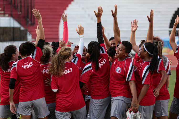 Obrigatrio pela Lei da SAF, Santa Cruz inicia treinos do futebol feminino do clube