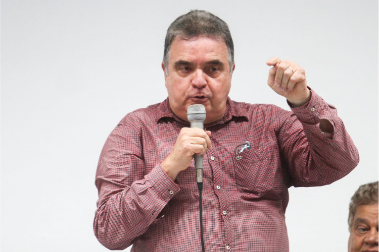 Empossado presidente Antônio Luiz Neto cita passado e pede união para fazer um novo Santa