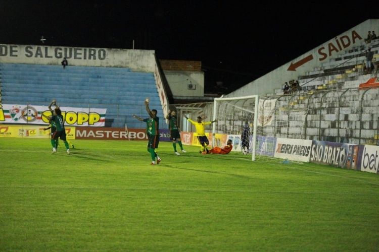 <i>(Foto: Divulgao/Retr)</i>