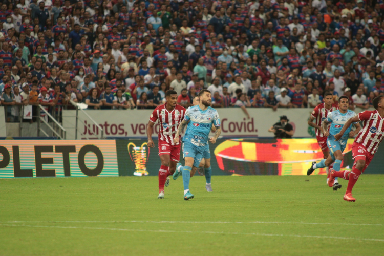 No Castelo, Nutico luta, mas  superado pelo Fortaleza e se despede da Copa do Nordeste